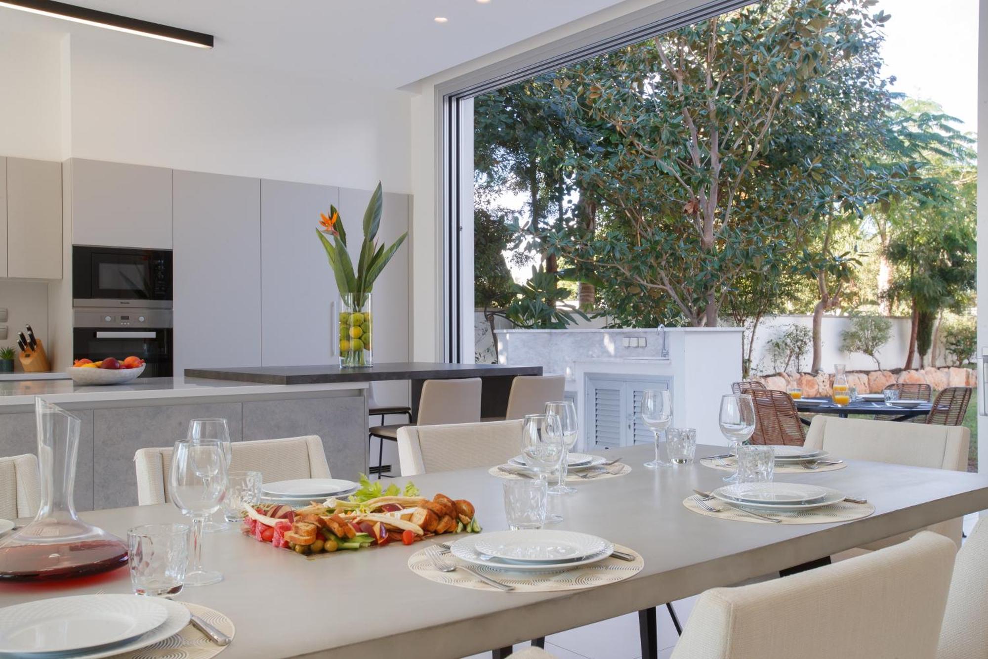 Vivo Mare Beachfront - Emerald Villaer *