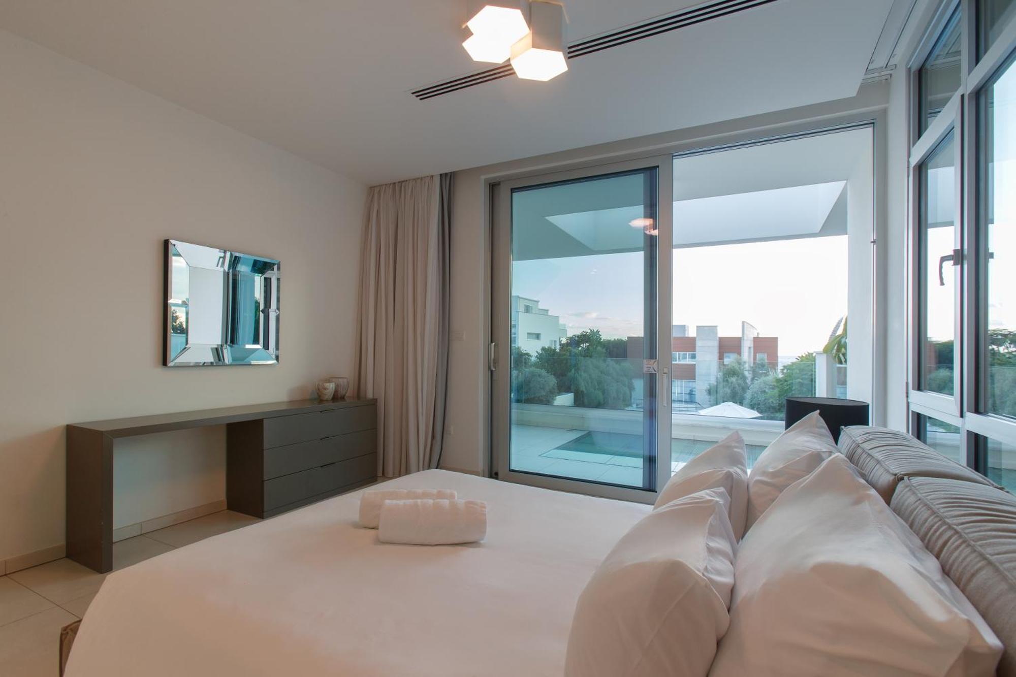 Vivo Mare Beachfront - Emerald Villaer *