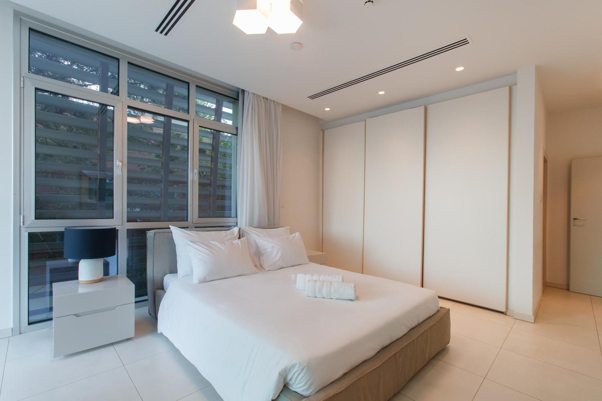Vivo Mare Beachfront - Emerald Villaer