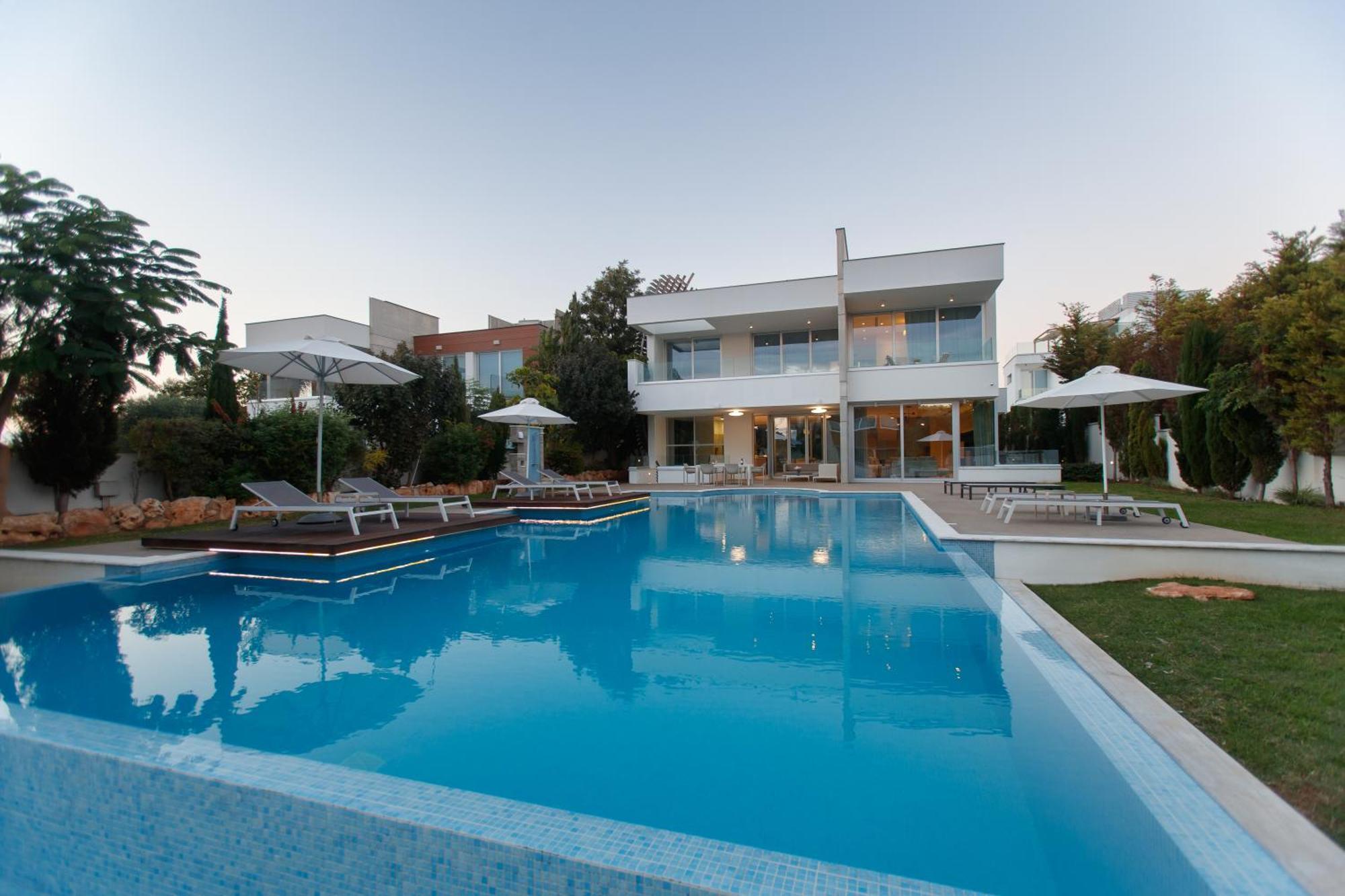 Villa Vivo Mare Beachfront - Emerald Ayía Nápa